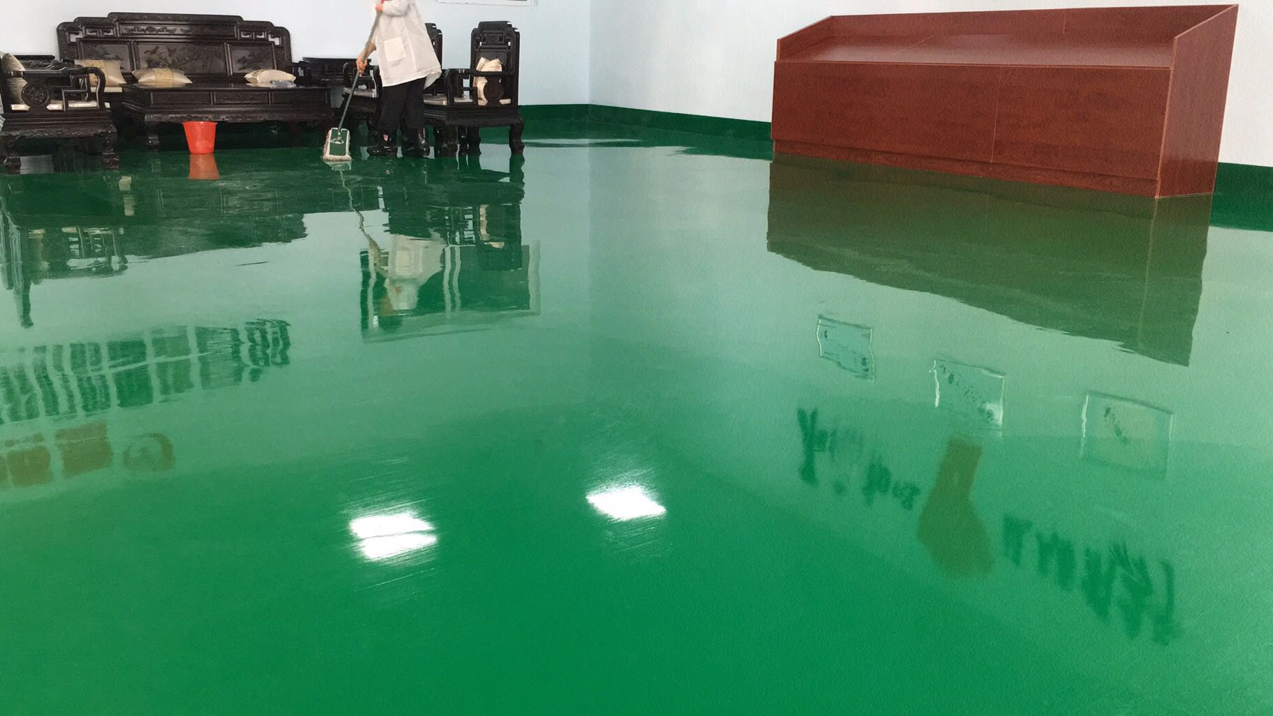 懷化正有體育設施有限公司,正有體育設施,湖南運動場地施工,塑膠跑道施工,球場施工,塑膠球場施工,球場施工,環(huán)氧地坪施工,廠房地坪施工,無塵車間施工,停車場施工,塑膠跑道價格